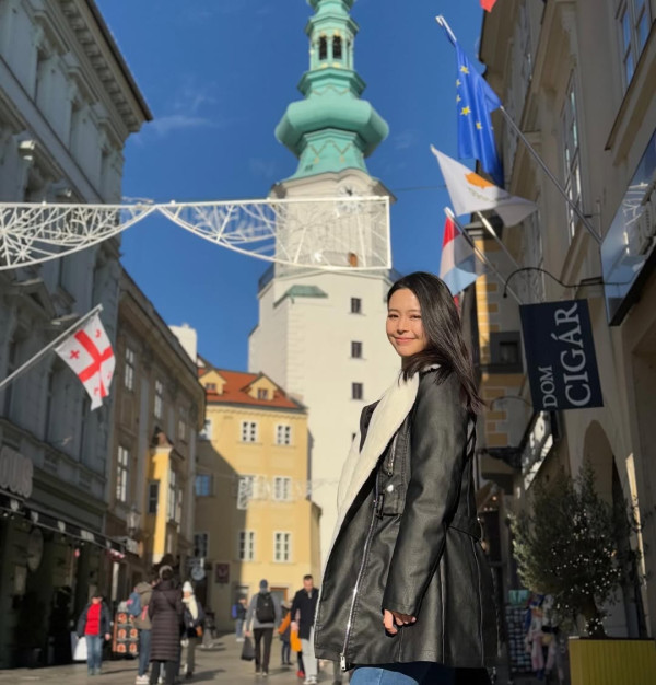 TVB主播遊東歐相中一細節意外「洩蜜」 獲封「新聞之花」擁有超強履歷！ 