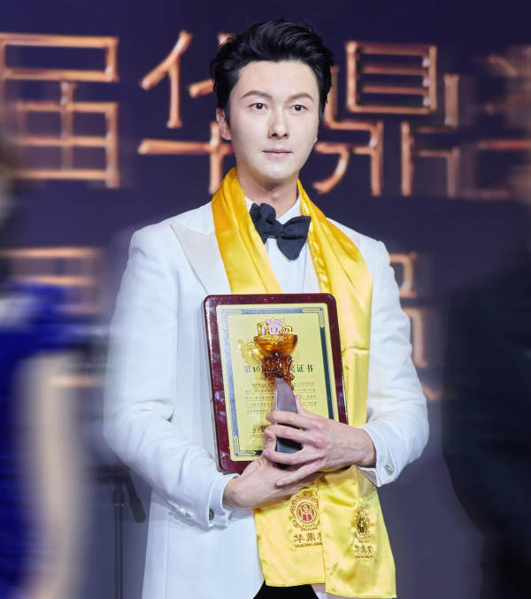 王浩信奪華鼎獎視帝感謝家人 陳自瑤留3字真言耐人尋味 