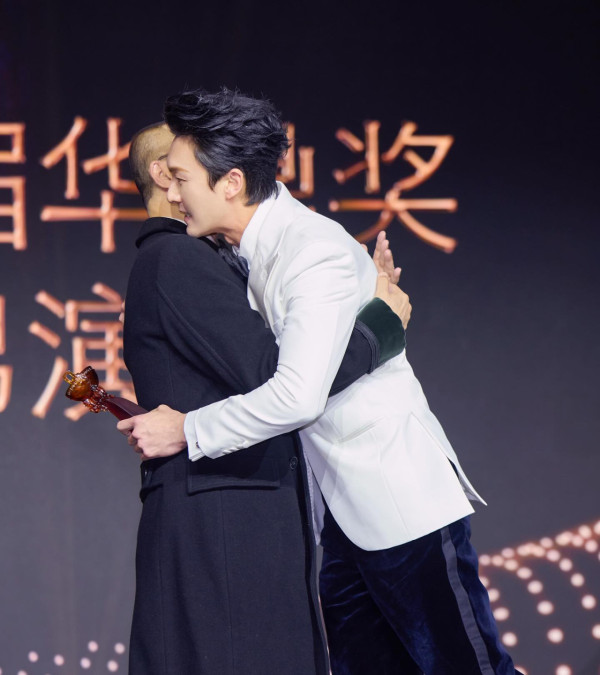 王浩信奪華鼎獎視帝感謝家人 陳自瑤留3字真言耐人尋味 