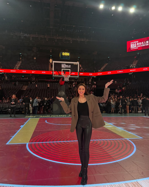 劉穎鏇現身澳門真實身形似巨人！腰線到粉絲心口晒44吋半長腿！ 