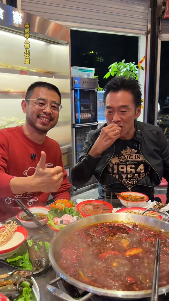 60歲古惑仔轉行做抖音食播 曾自爆被戴綠帽人財兩失 唔敢食豬眼