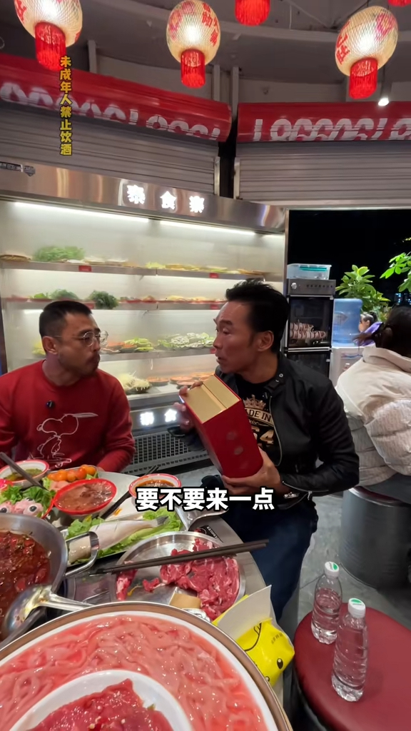 60歲古惑仔轉行做抖音食播 曾自爆被戴綠帽人財兩失 唔敢食豬眼