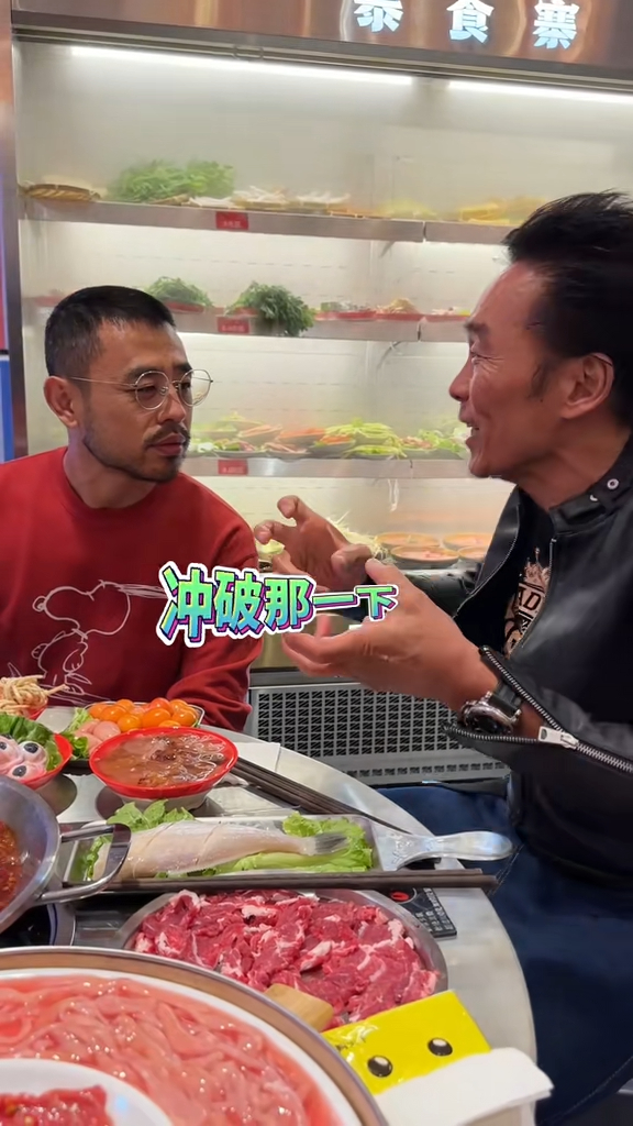 60歲古惑仔轉行做抖音食播 曾自爆被戴綠帽人財兩失 唔敢食豬眼