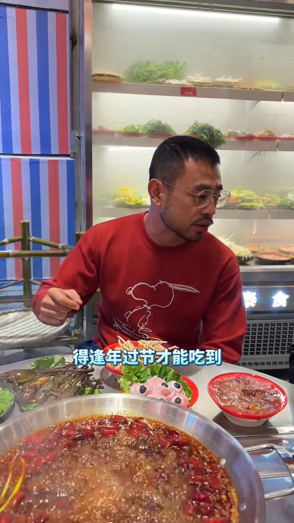 60歲古惑仔轉行做抖音食播 曾自爆被戴綠帽人財兩失 唔敢食豬眼