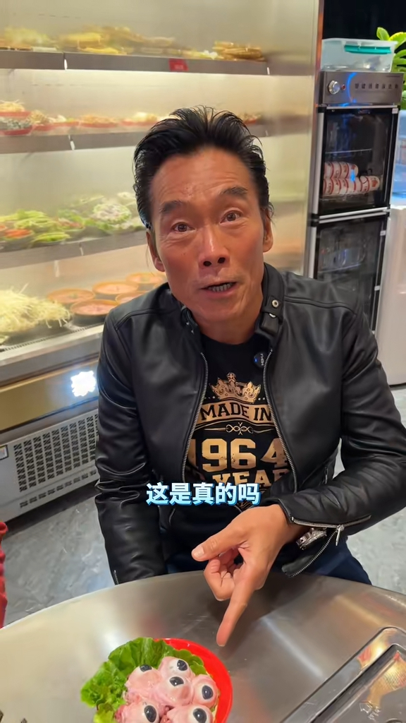 60歲古惑仔轉行做抖音食播 曾自爆被戴綠帽人財兩失 唔敢食豬眼