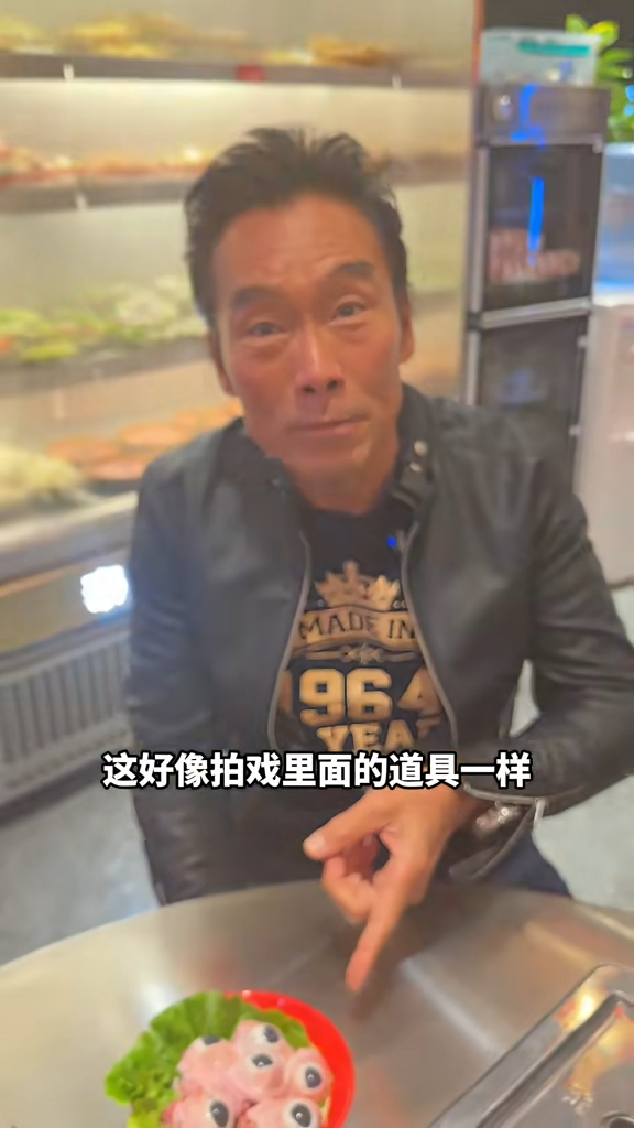 60歲古惑仔轉行做抖音食播 曾自爆被戴綠帽人財兩失 唔敢食豬眼