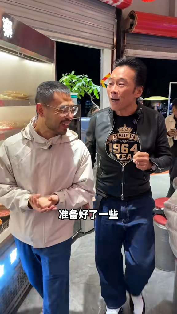 60歲古惑仔轉行做抖音食播 曾自爆被戴綠帽人財兩失 唔敢食豬眼