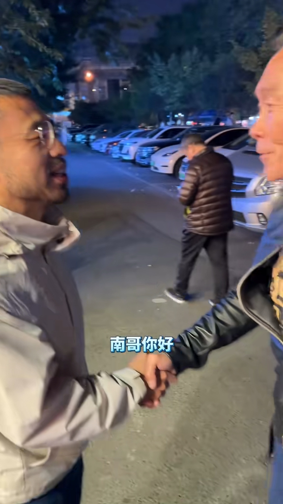 60歲古惑仔轉行做抖音食播 曾自爆被戴綠帽人財兩失 唔敢食豬眼