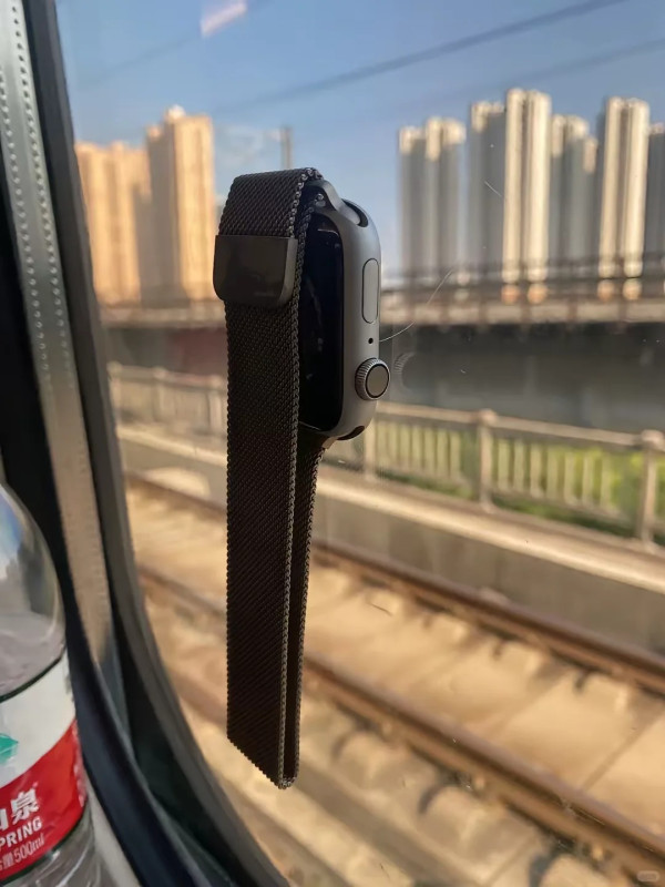 內地興起Apple Watch黐高鐵車窗！實試手錶慘被「分屍」揭1原因吸玻璃？