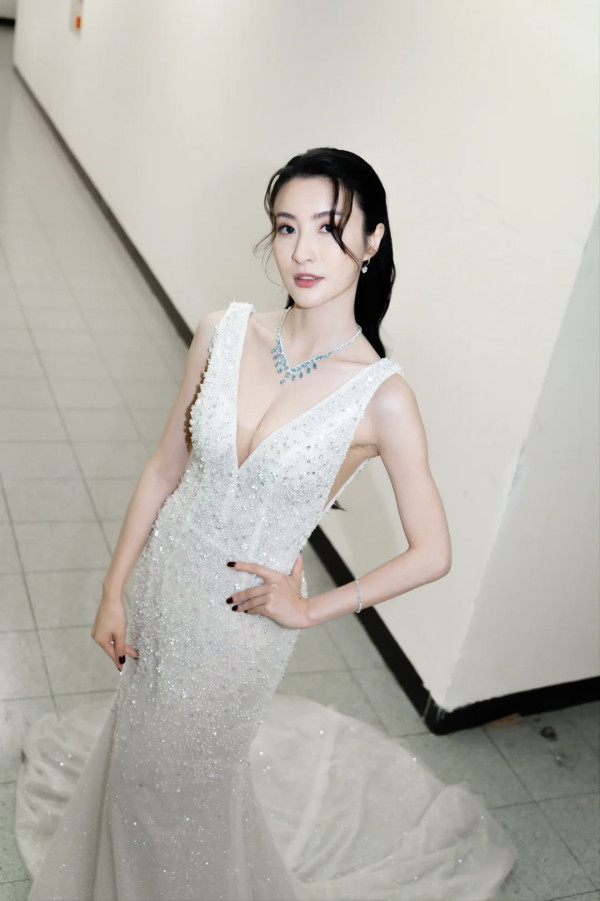 37歲TVB視后突然成內地流量密碼！點擊超過9.4億！搏到盡玩透視誘惑！ 