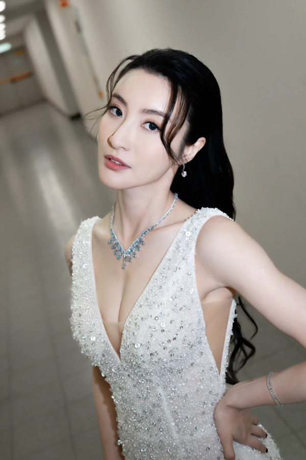 37歲TVB視后突然成內地流量密碼！點擊超過9.4億！搏到盡玩透視誘惑！ 