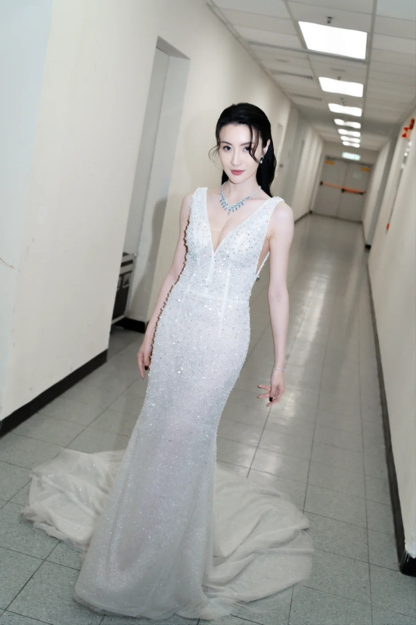 37歲TVB視后突然成內地流量密碼！點擊超過9.4億！搏到盡玩透視誘惑！ 