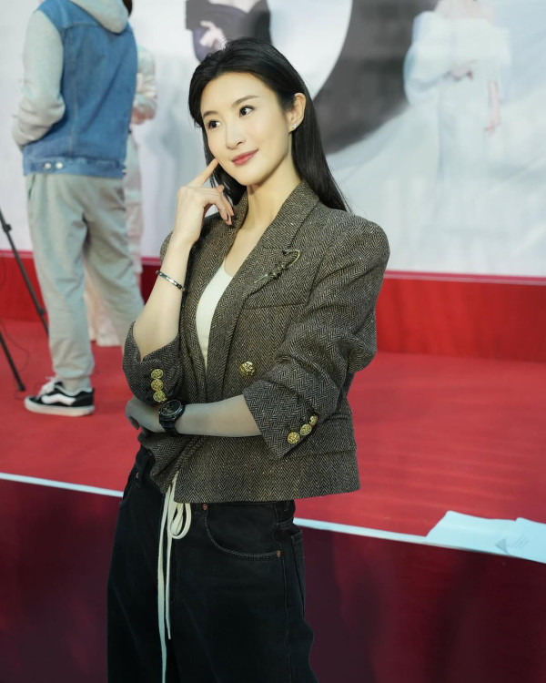 37歲TVB視后突然成內地流量密碼！點擊超過9.4億！搏到盡玩透視誘惑！ 