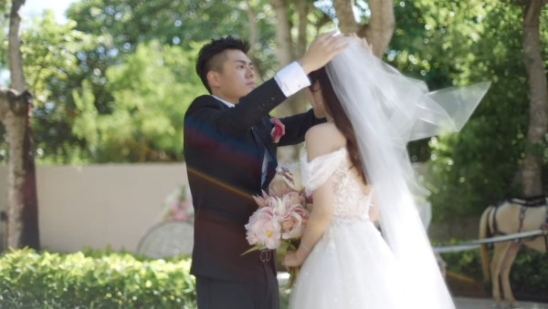 何依婷結婚一周年峇里結婚片段曝光！ 罕曬富二代老公正面相：期待我們一起變老 