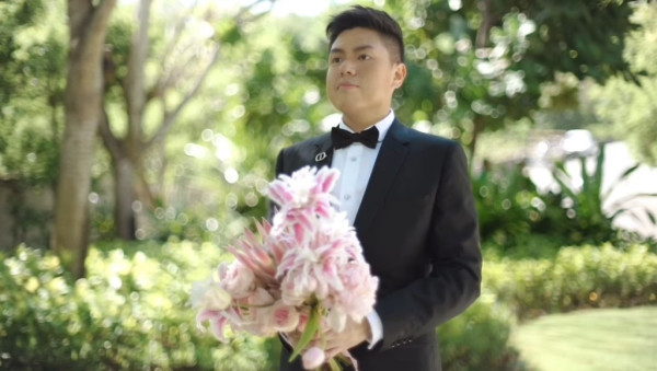 何依婷結婚一周年峇里結婚片段曝光！ 罕曬富二代老公正面相：期待我們一起變老 