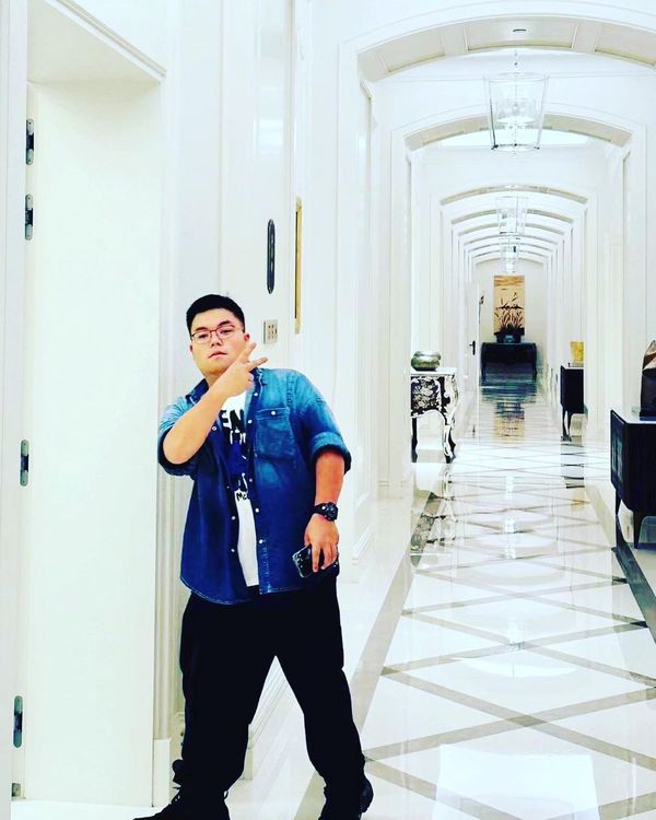 67歲呂良偉被質疑P圖太重手？ 網友驚呼唔認得：以為係Barbie男友 