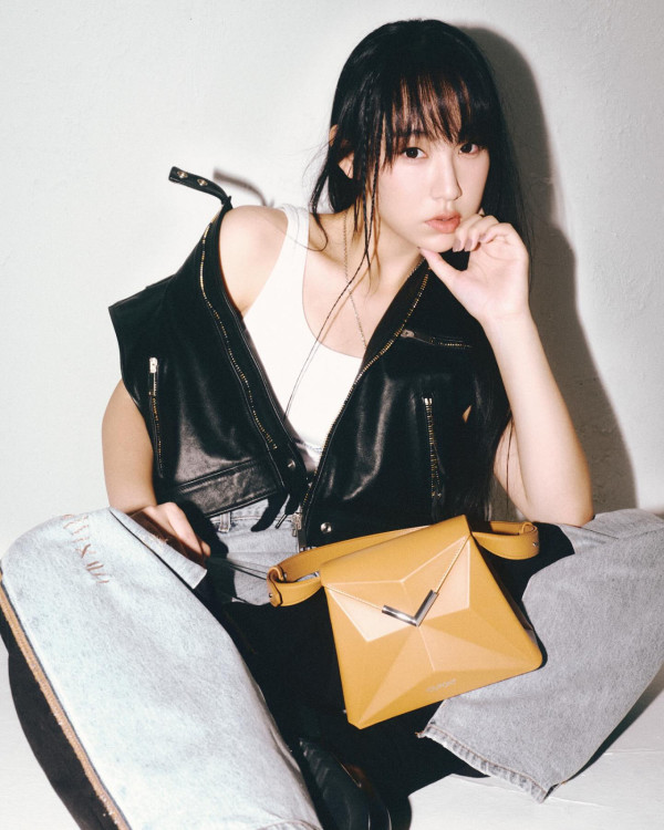 Gigi炎明熹韓國曬海量旅行靚相!多角度素顏自拍獲讚「零死角美女」