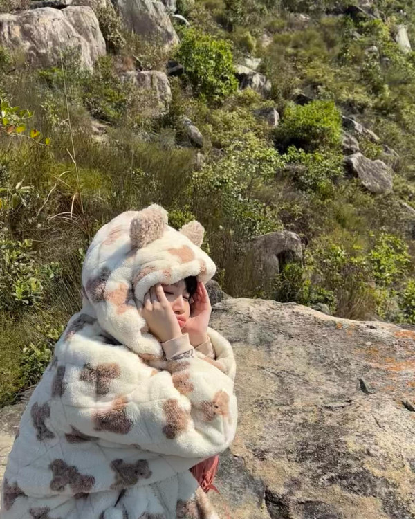 Gigi炎明熹韓國曬海量旅行靚相!多角度素顏自拍獲讚「零死角美女」