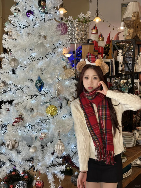 東莞聖誕氣氛好過香港？巨型打卡聖誕樹/市集人山人海 網民：擠不進去 