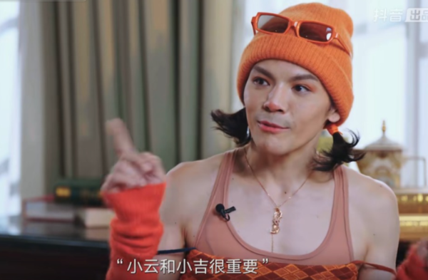 前BIGBANG成員｜勝利中環一拖三被野生捕獲 脹爆現身超市 被指撞樣一TVB男星？ 