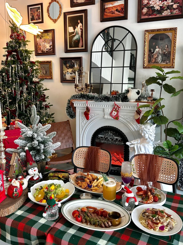 東莞聖誕氣氛好過香港？巨型打卡聖誕樹/市集人山人海 網民：擠不進去 