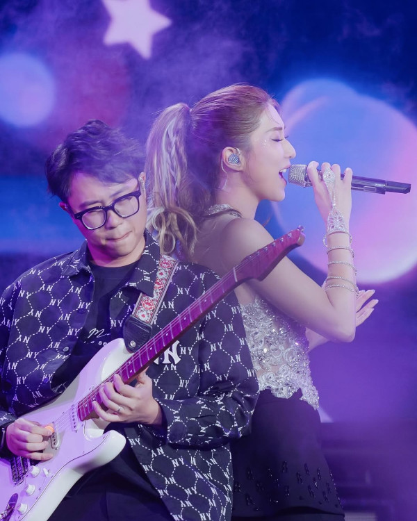 鍾嘉欣激罕公開加拿大4千呎獨立屋內貌！旋轉樓梯/一望無際花園！ 