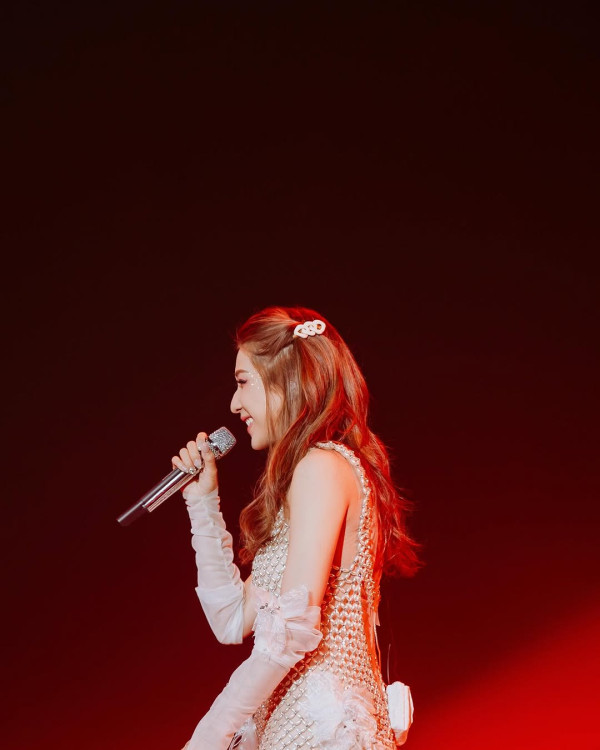 鍾嘉欣激罕公開加拿大4千呎獨立屋內貌！旋轉樓梯/一望無際花園！ 