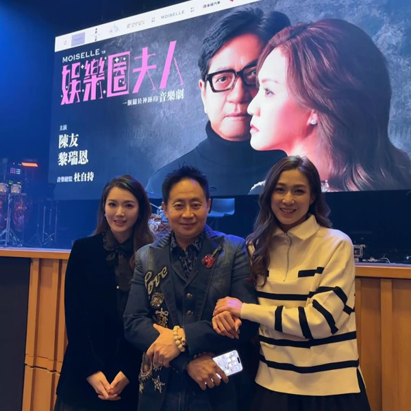 鍾嘉欣激罕公開加拿大4千呎獨立屋內貌！旋轉樓梯/一望無際花園！ 