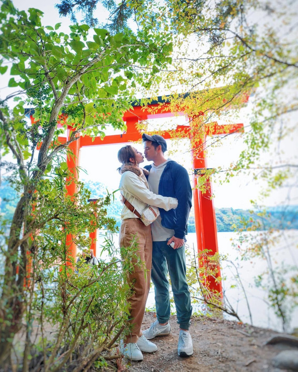 38歲王君馨孖衛蘭等姊妹遊富國島！挺超巨孕肚！著比堅尼曬傲人身材！ 