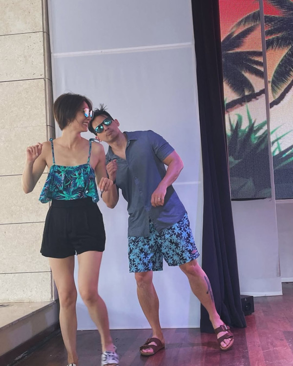 38歲王君馨孖衛蘭等姊妹遊富國島！挺超巨孕肚！著比堅尼曬傲人身材！ 