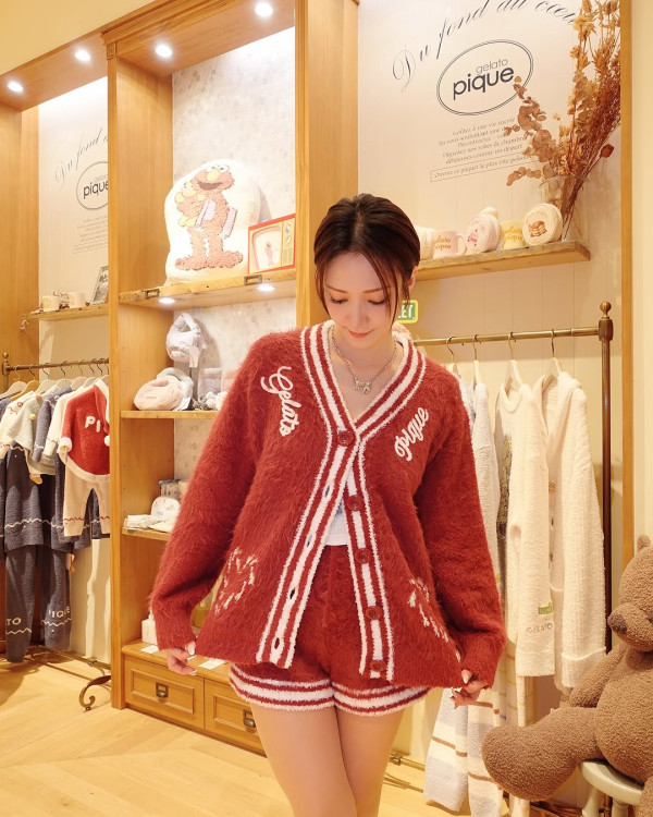 38歲王君馨孖衛蘭等姊妹遊富國島！挺超巨孕肚！著比堅尼曬傲人身材！ 