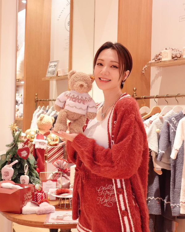 38歲王君馨孖衛蘭等姊妹遊富國島！挺超巨孕肚！著比堅尼曬傲人身材！ 