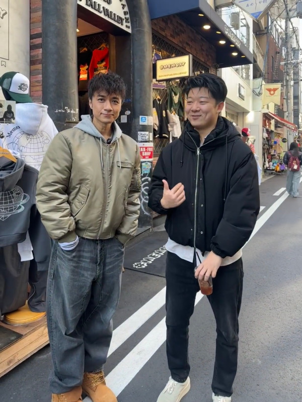 天王超低調遊日仍被認出 粉絲竟還隨身帶唱片 無奈只好贈簽名加合照 