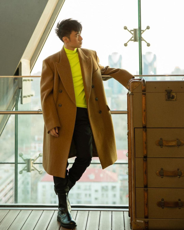 天王超低調遊日仍被認出 粉絲竟還隨身帶唱片 無奈只好贈簽名加合照 