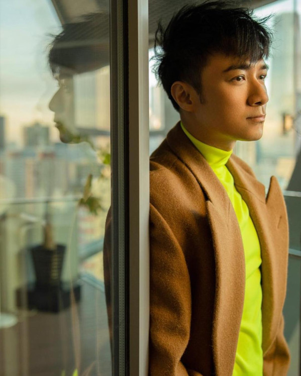 天王超低調遊日仍被認出 粉絲竟還隨身帶唱片 無奈只好贈簽名加合照 