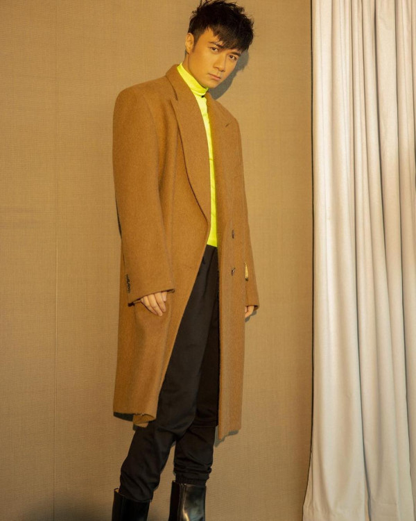 天王超低調遊日仍被認出 粉絲竟還隨身帶唱片 無奈只好贈簽名加合照 