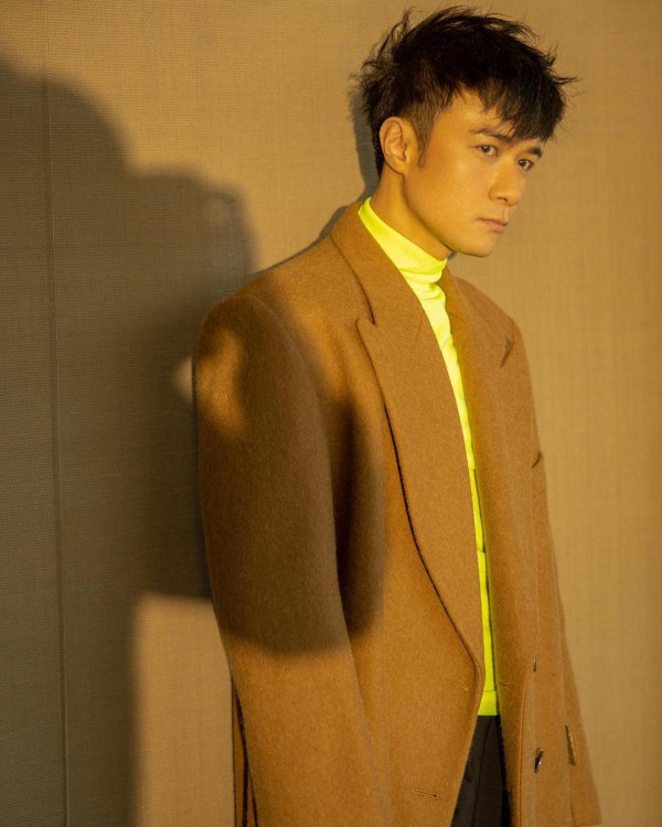 天王超低調遊日仍被認出 粉絲竟還隨身帶唱片 無奈只好贈簽名加合照 