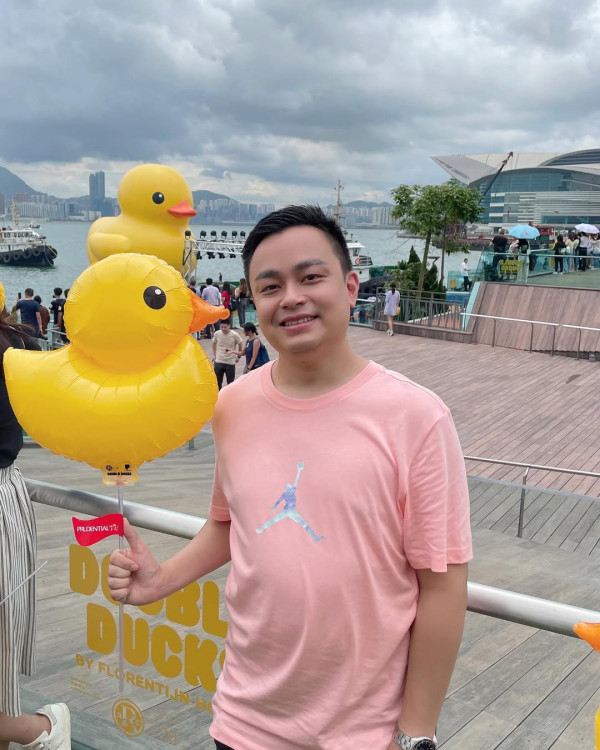 前TVB主播做爸爸宣布囡囡出世 離巢後發福不少 百足咁多爪仲做埋領隊?