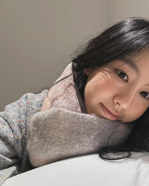 Gigi炎明熹韓國曬海量旅行靚相!多角度素顏自拍獲讚「零死角美女」