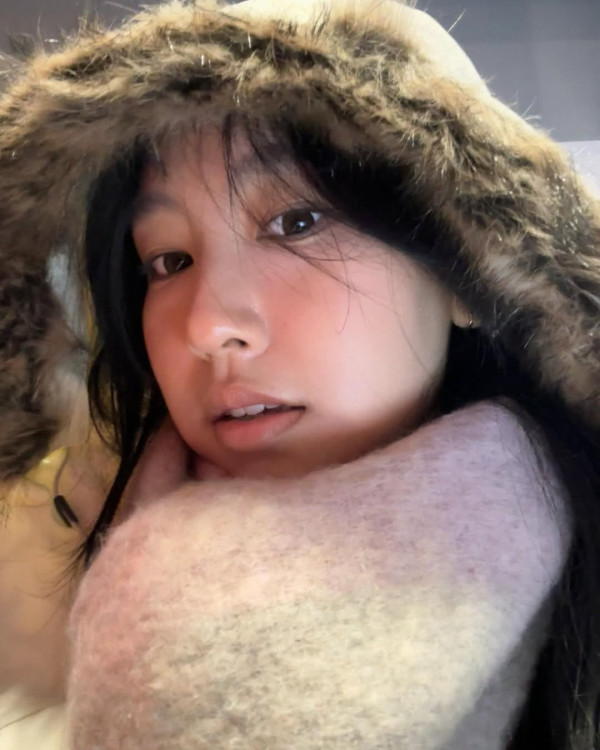 Gigi炎明熹韓國曬海量旅行靚相!多角度素顏自拍獲讚「零死角美女」