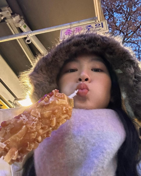 Gigi炎明熹韓國曬海量旅行靚相!多角度素顏自拍獲讚「零死角美女」