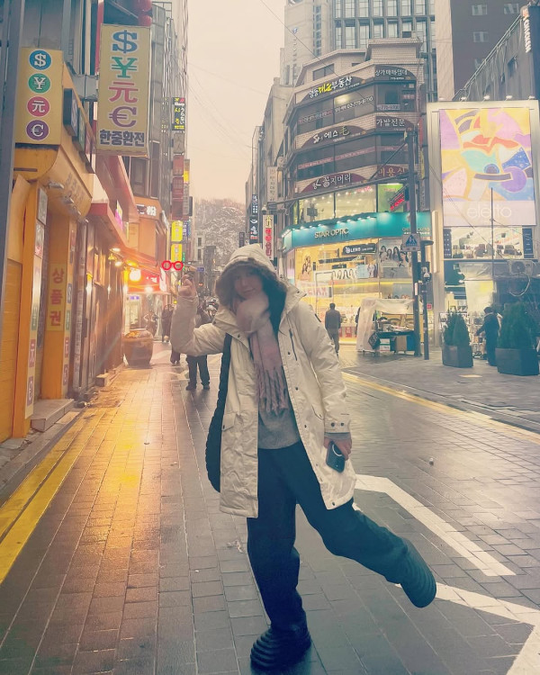 Gigi炎明熹韓國曬海量旅行靚相!多角度素顏自拍獲讚「零死角美女」