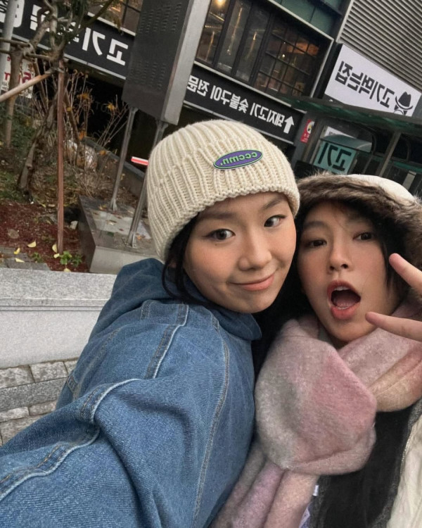 Gigi炎明熹韓國曬海量旅行靚相!多角度素顏自拍獲讚「零死角美女」