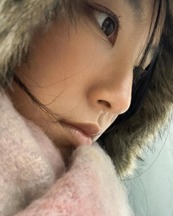 Gigi炎明熹韓國曬海量旅行靚相!多角度素顏自拍獲讚「零死角美女」