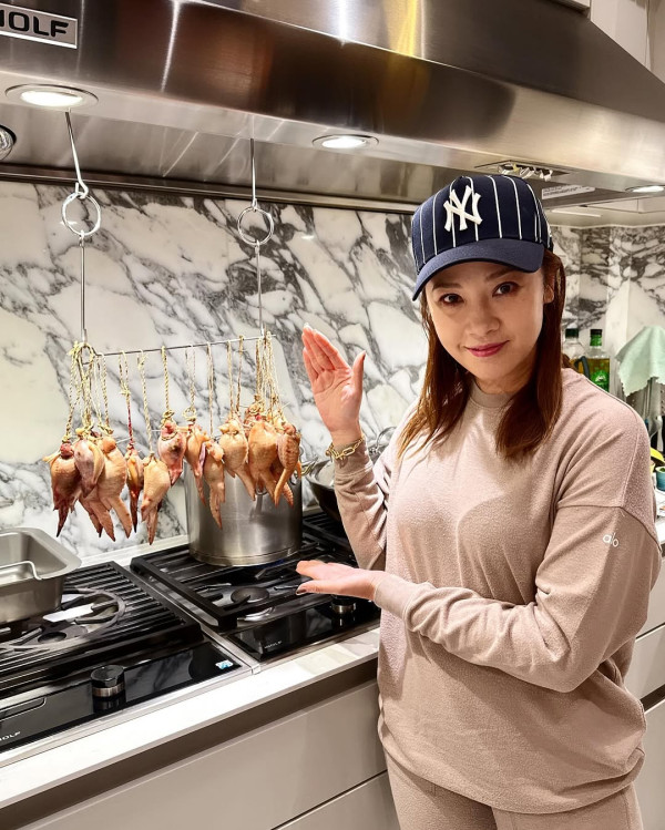 前港姐冠軍孖囡囡美國行年宵 大讚有新年氣氛:以為返咗香港