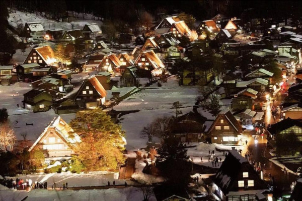 合掌村點燈（圖片來源︰KKDAY）