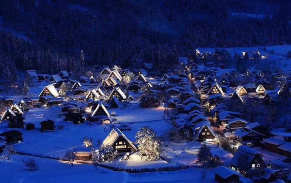 合掌村點燈（圖片來源︰KKDAY）