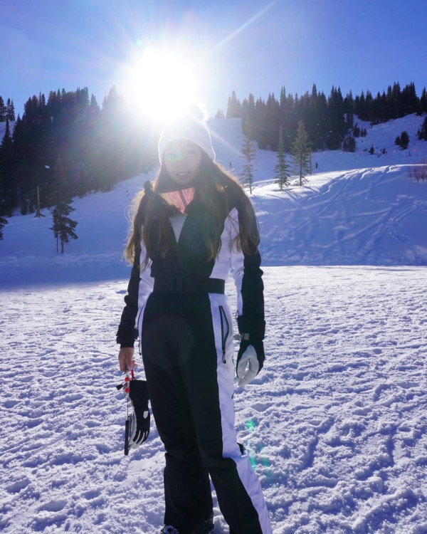 何雁詩美國旅行曬老公視角 滑雪相竟撞樣《愛回家》小花？ 