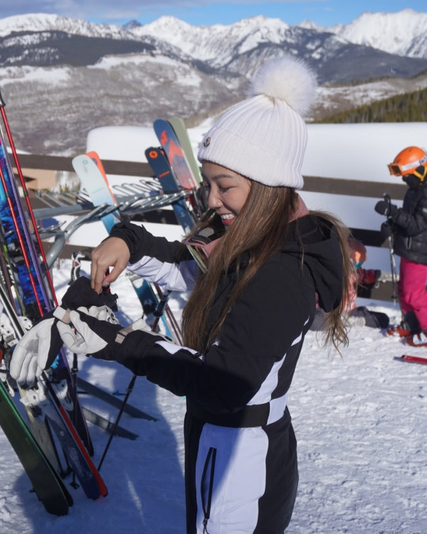何雁詩美國旅行曬老公視角 滑雪相竟撞樣《愛回家》小花？ 