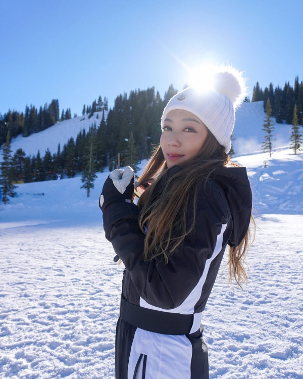 何雁詩美國旅行曬老公視角 滑雪相竟撞樣《愛回家》小花？ 